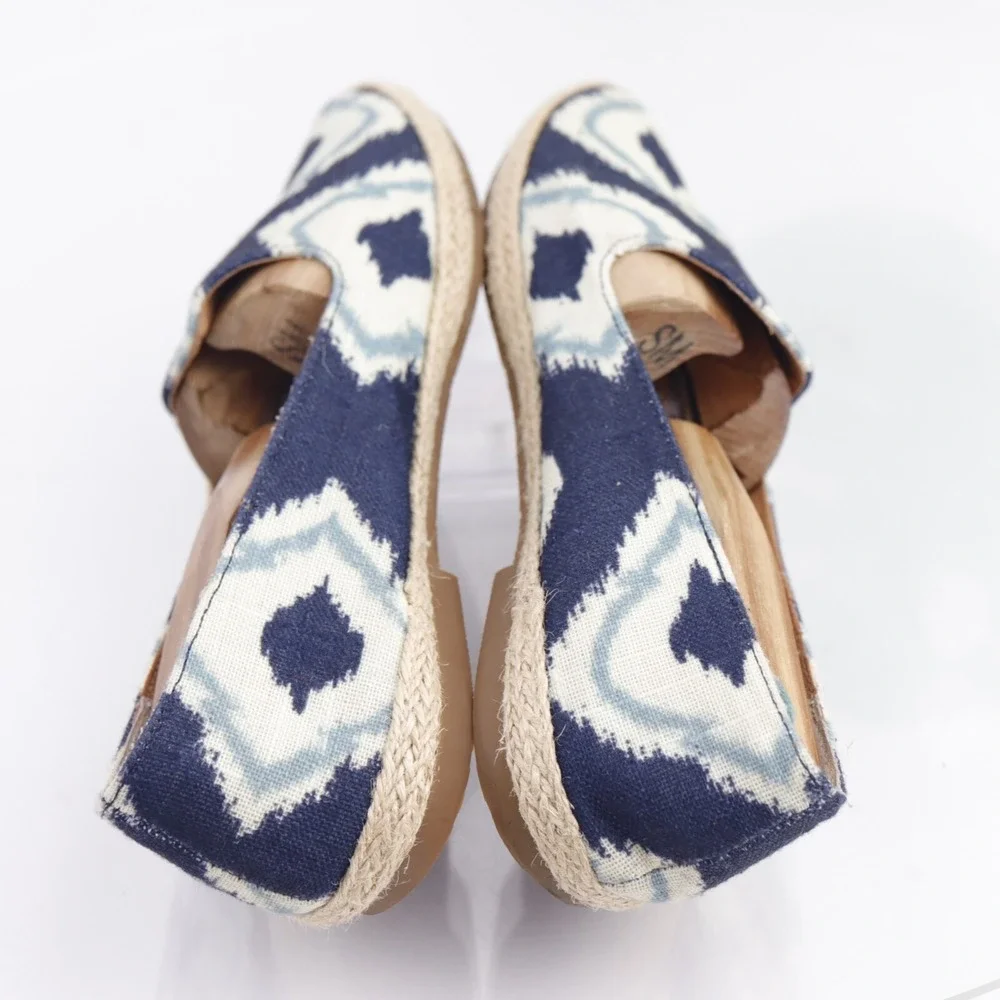 Seychelles Womens Espadrille Flat Size 8.5 Navy Blue White Pointed Slip On Shoes